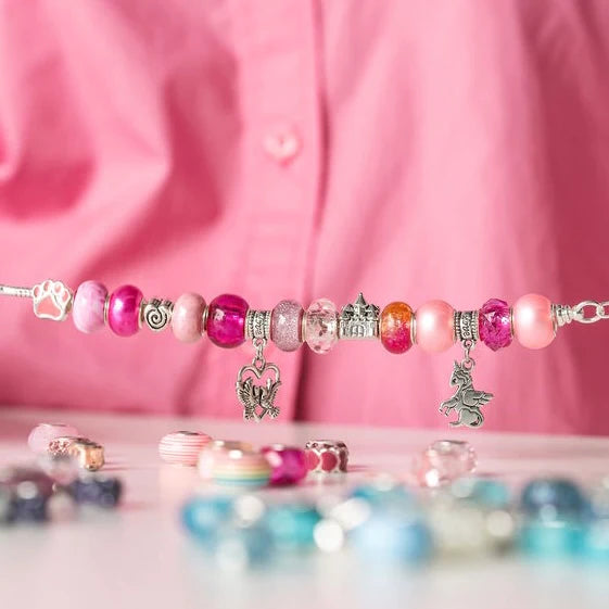 Juicy Couture: Love Letters All-In-One DIY Bracelets Kit- Create 8 Unique Charm  Bracelets, 563 Pieces, Kids Ages 8+ - Walmart.com